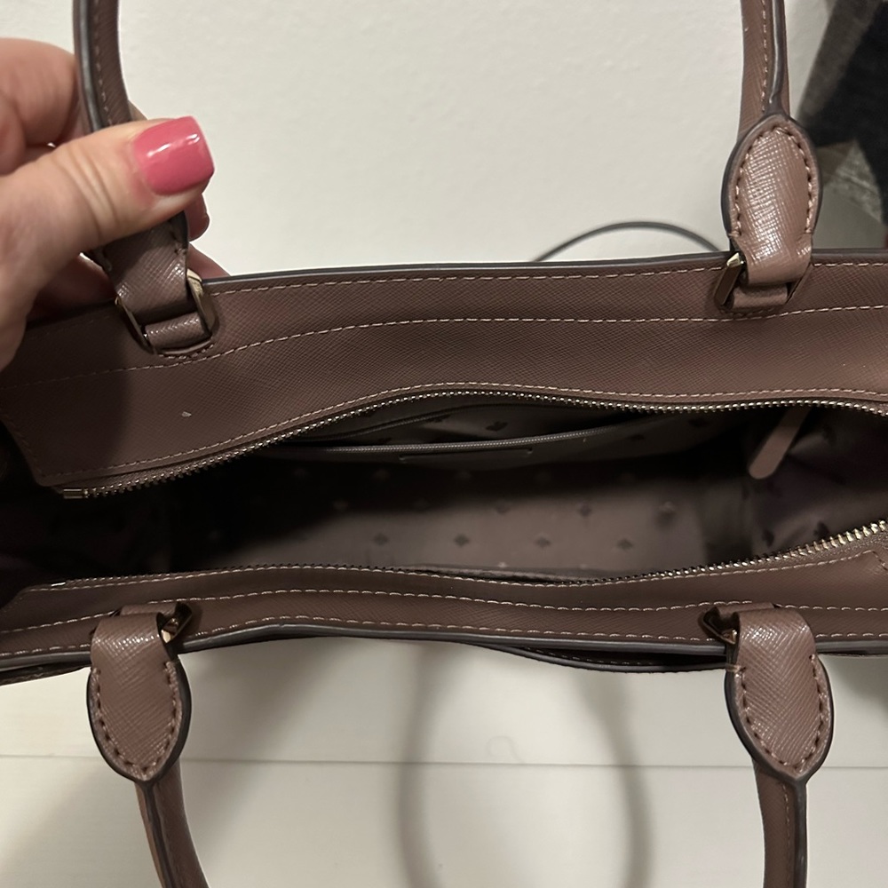 Kate and Spade cross body spacious bag.